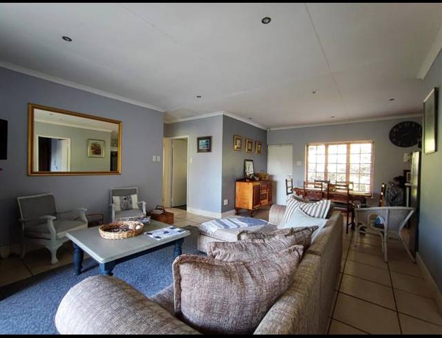 3 BEDROOM TOWNHOUSE FOR SALE IN MONTROSE